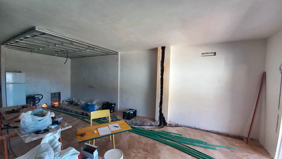 Espacio en obra antes de convertirse en cocina-comedor