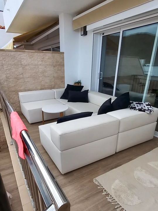 Terraza de ático terminada con ducha exterior