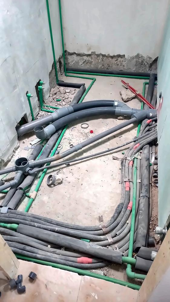 Instalación de tuberías en una reforma